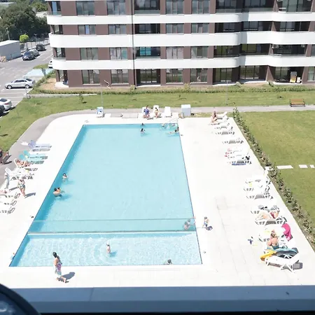 Lyusi South Heated Pool & Parking Apartament