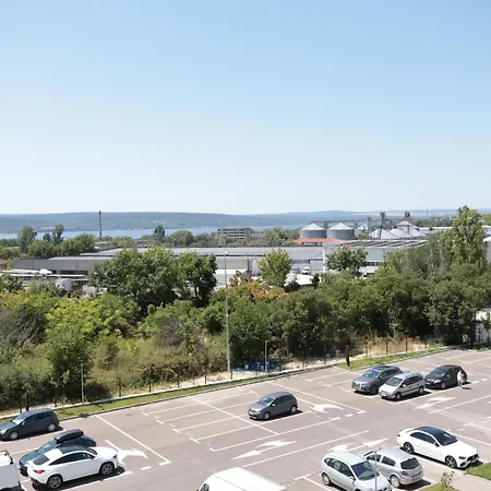 Lyusi South Heated Pool & Parking Apartament