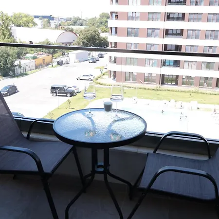 Lyusi South Heated Pool & Parking Apartament